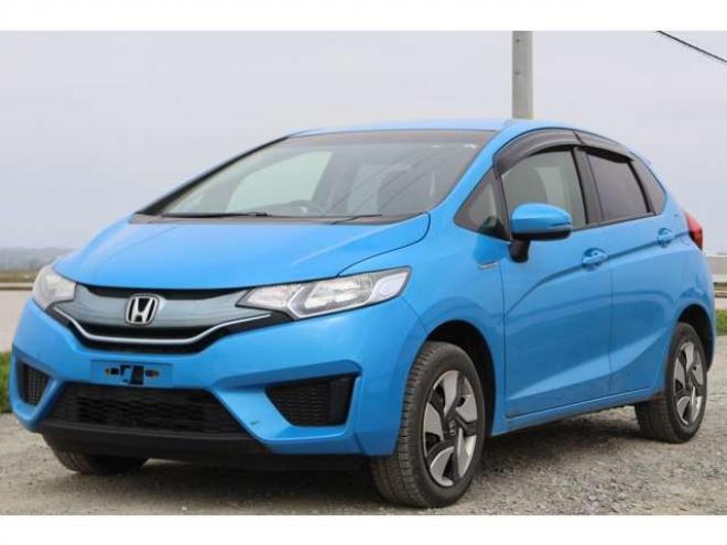 フィット1.5 ハイブリッド Fパッケージ 4WD　検二年　バックカメラ　自社　ローンカノウ 1500