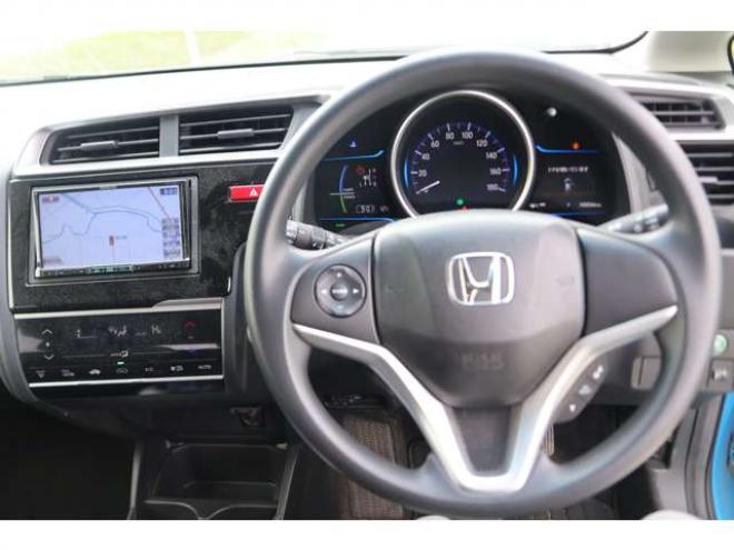 フィット1.5 ハイブリッド Fパッケージ 4WD　検二年　バックカメラ　自社　ローンカノウ 1500