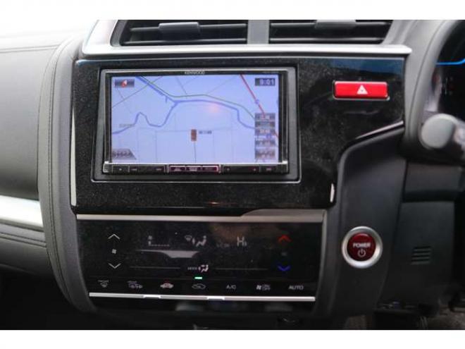 フィット1.5 ハイブリッド Fパッケージ 4WD　検二年　バックカメラ　自社　ローンカノウ 1500