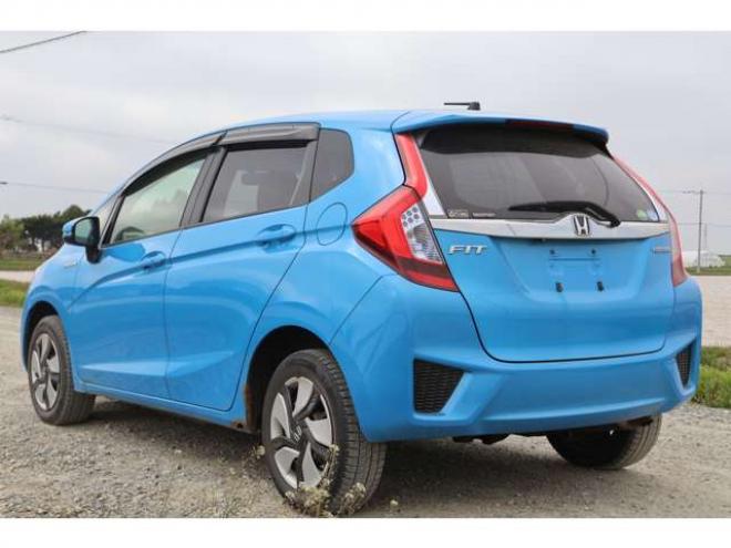 フィット1.5 ハイブリッド Fパッケージ 4WD　検二年　バックカメラ　自社　ローンカノウ 1500