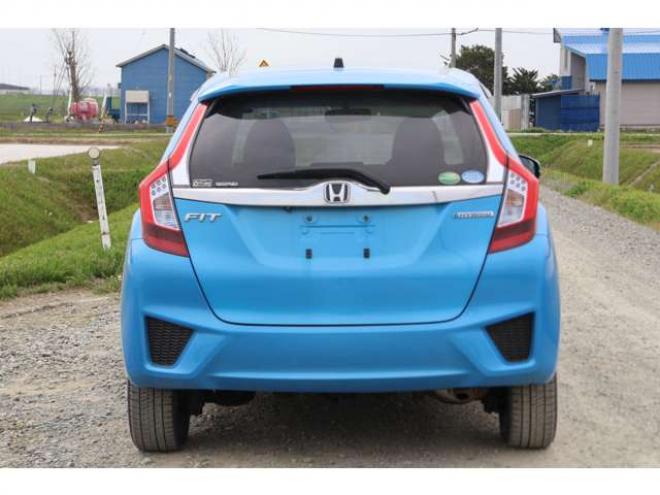 フィット1.5 ハイブリッド Fパッケージ 4WD　検二年　バックカメラ　自社　ローンカノウ 1500