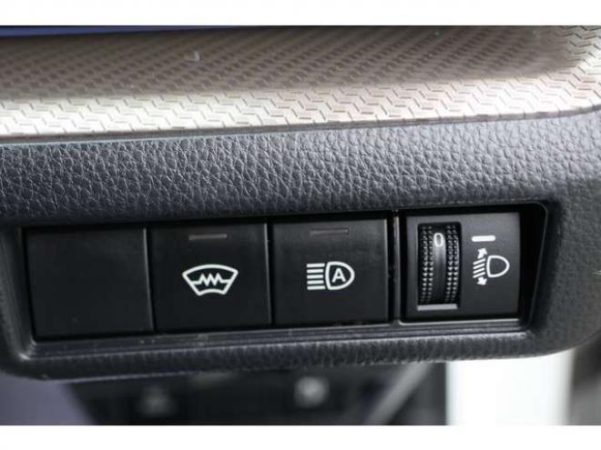 プリウス2.0 G E-Four 4WD　検二年　シートヒーター　ETC　バックカメラ　クルコン　ブラインドスポットモニター 2000