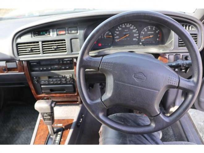 グロリアセダン 2.0 V20Eクラシック　検二年 2WD 2000