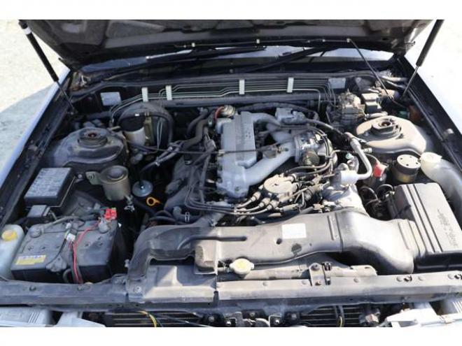 グロリアセダン 2.0 V20Eクラシック　検二年 2WD 2000