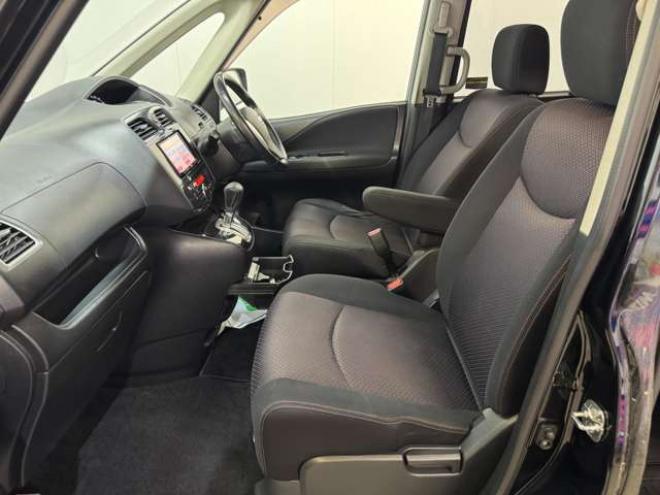 セレナ2.0 ハイウェイスター 4WD　両側Pスライド　ナビ　TV　Egスターター 2000