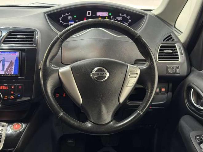 セレナ2.0 ハイウェイスター 4WD　両側Pスライド　ナビ　TV　Egスターター 2000