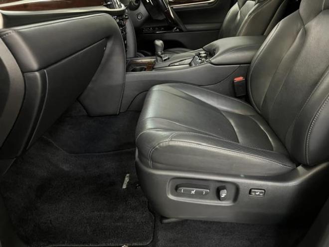 レクサスＬＸ５７０　本州仕入　寒冷地仕様　禁煙車　純正２０インチＡＷ　レクサスセーフティセンス　マークレビンソン　モデリスタスポイラー　純正ブラックレザーシート　社外１８インチＡＷ＋スタッドレスタイヤ　パノラミックビュー 4WD 5700 5Dr