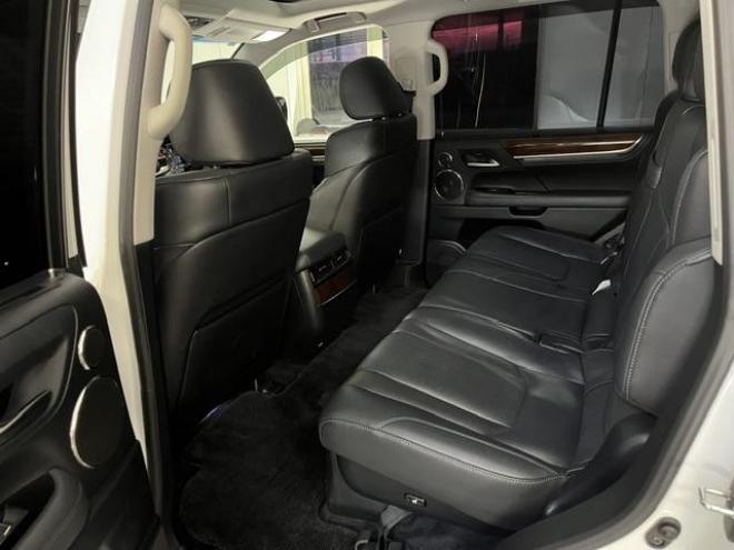 レクサスＬＸ５７０　本州仕入　寒冷地仕様　禁煙車　純正２０インチＡＷ　レクサスセーフティセンス　マークレビンソン　モデリスタスポイラー　純正ブラックレザーシート　社外１８インチＡＷ＋スタッドレスタイヤ　パノラミックビュー 4WD 5700 5Dr