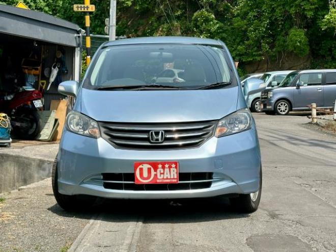 フリードGジャストセレクション8人乗り　FF車 タイミングチェーン車　エンジンスターター　HID ワンオーナー　車検記録簿6枚あり　車庫証明自己申請価格 1500 5Dr