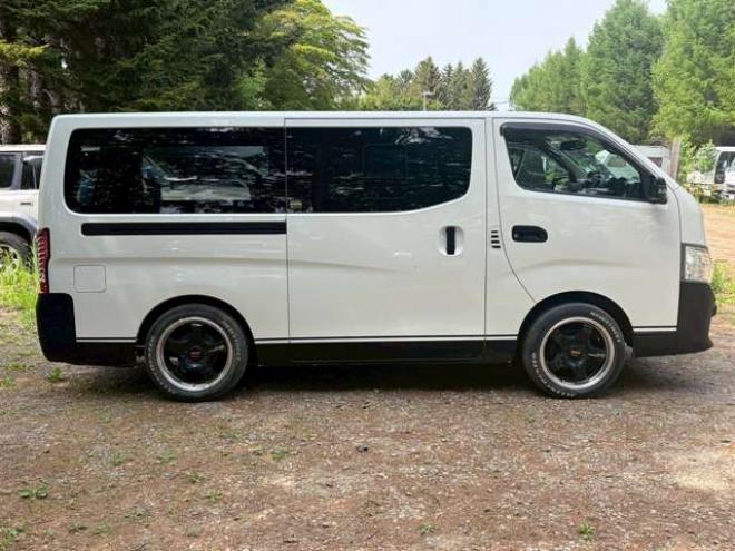 キャラバンNV350 2.5 プレミアムGX ロングボディ ディーゼルターボ 4WD　社外11インチナビ　バックカメラ　エンジンスターター　ETC　ワンオーナー　左側電動スライドドア　社外アルミ　パワーウィンドウ　パワステ　後席モニター　ABS　キーレスエントリー　衝突被害軽減ブレーキ 2500
