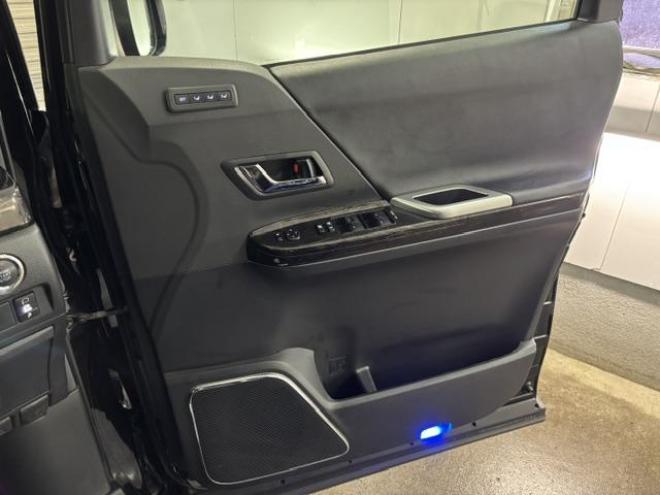 ヴェルファイア２．４Ｚ　Ｇエディション　後期型　本州仕入　寒冷地仕様　禁煙車　純正ブラックレザーシート　純正１８インチＡＷ　社外１６ＡＷ＋スタッドレスタイヤ付　両側パワースライドドア　パワーバックドア　前後ドラレコ　クールＢＯＸ　ＥＴＣ 4WD 2400 5Dr