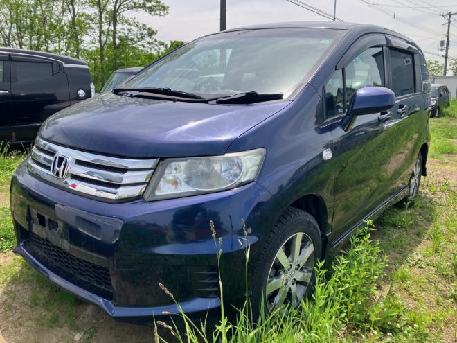 フリードスパイクGエアロ 4WD パワースライドドア 夏冬タイヤあり 車検満タン