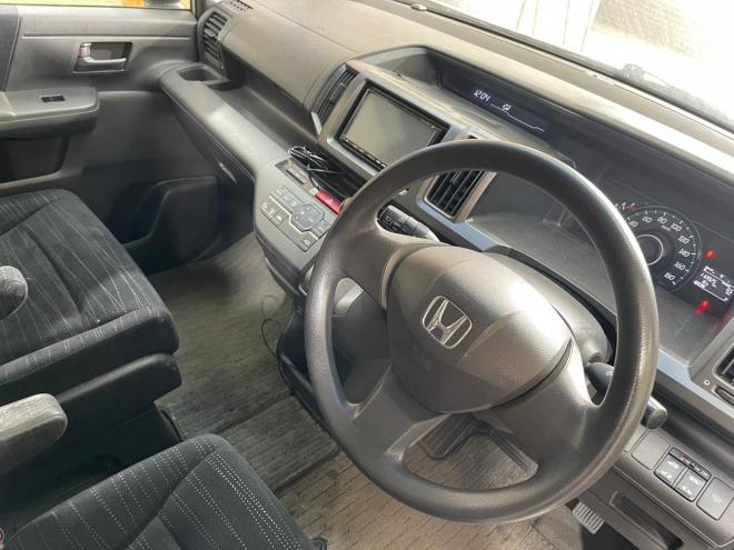 ステップワゴン2.0L 4WD 5年保証 両側パワスラ 夏冬タイヤ ETC 自社認証工場 車検整備2年付 修復歴無 寒冷地仕様 禁煙