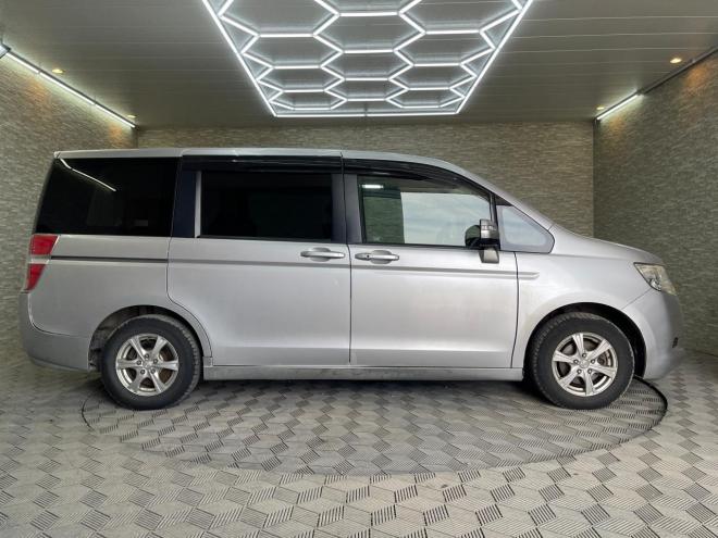 ステップワゴン2.0L 4WD 5年保証 両側パワスラ 夏冬タイヤ ETC 自社認証工場 車検整備2年付 修復歴無 寒冷地仕様 禁煙