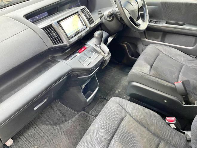 ステップワゴン2.0スパーダZ 4WD 5年保証 スマキー 両側パワスラ ナビTV Bカメ 自社認証工場 車検整備2年付 修復歴無 寒冷地仕様 禁煙