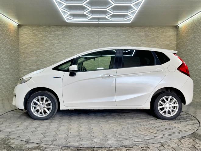 フィット1.5ハイブリッドFパッケージ 4WD 5年保証 スマキー ナビ Bカメ ETC 自社認証工場 車検整備2年付 寒冷地仕様 禁煙