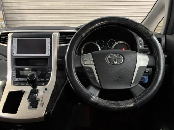 ヴェルファイア２．４Ｚ　ゴールデンアイズⅡ　本州仕入　禁煙車　純正ブラックハーフレザーシート　社外１９インチＡＷ　純正１６ＡＷ＋スタッドレスタイヤ付　両側パワースライドドア　パワーバックドア　クルーズコントロール　前後コーナーセンサー　ＥＴＣ 4WD 2400 5Dr