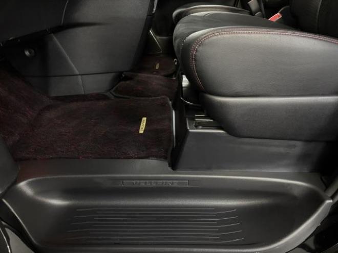 ヴェルファイア２．４Ｚ　ゴールデンアイズⅡ　本州仕入　禁煙車　純正ブラックハーフレザーシート　社外１９インチＡＷ　純正１６ＡＷ＋スタッドレスタイヤ付　両側パワースライドドア　パワーバックドア　クルーズコントロール　前後コーナーセンサー　ＥＴＣ 4WD 2400 5Dr