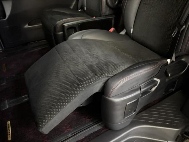 ヴェルファイア２．４Ｚ　ゴールデンアイズⅡ　本州仕入　禁煙車　純正ブラックハーフレザーシート　社外１９インチＡＷ　純正１６ＡＷ＋スタッドレスタイヤ付　両側パワースライドドア　パワーバックドア　クルーズコントロール　前後コーナーセンサー　ＥＴＣ 4WD 2400 5Dr