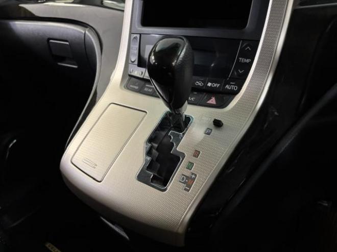 ヴェルファイア２．４Ｚ　ゴールデンアイズⅡ　本州仕入　禁煙車　純正ブラックハーフレザーシート　社外１９インチＡＷ　純正１６ＡＷ＋スタッドレスタイヤ付　両側パワースライドドア　パワーバックドア　クルーズコントロール　前後コーナーセンサー　ＥＴＣ 4WD 2400 5Dr