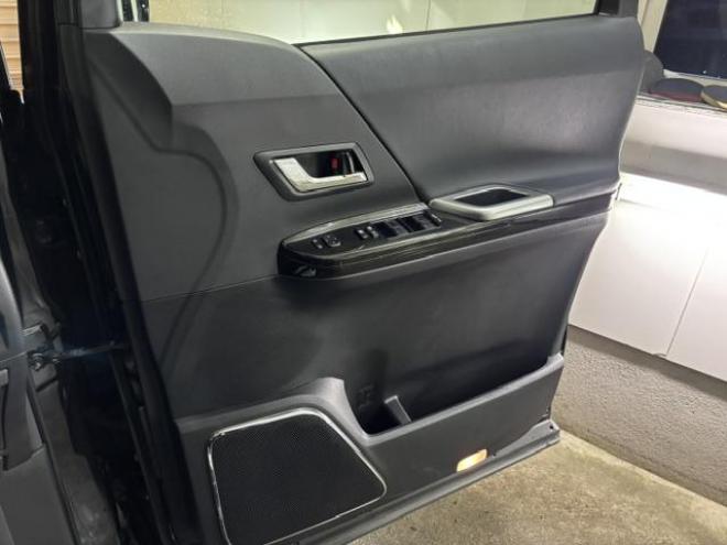 ヴェルファイア２．４Ｚ　ゴールデンアイズⅡ　本州仕入　禁煙車　純正ブラックハーフレザーシート　社外１９インチＡＷ　純正１６ＡＷ＋スタッドレスタイヤ付　両側パワースライドドア　パワーバックドア　クルーズコントロール　前後コーナーセンサー　ＥＴＣ 4WD 2400 5Dr