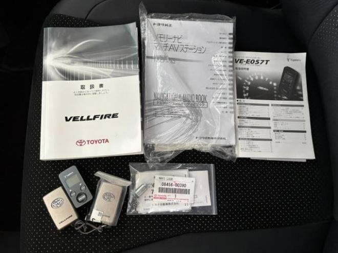 ヴェルファイア２．４Ｚ　ゴールデンアイズⅡ　本州仕入　禁煙車　純正ブラックハーフレザーシート　社外１９インチＡＷ　純正１６ＡＷ＋スタッドレスタイヤ付　両側パワースライドドア　パワーバックドア　クルーズコントロール　前後コーナーセンサー　ＥＴＣ 4WD 2400 5Dr