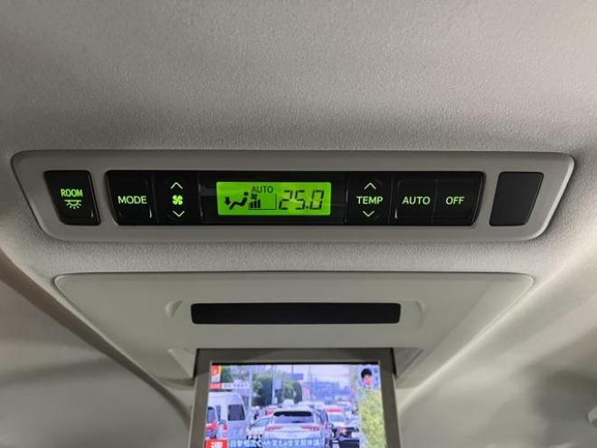 ヴェルファイア２．４Ｚ　ゴールデンアイズⅡ　本州仕入　ワンオーナー　禁煙車　純正リアフリップダウンモニター　純正１８インチＡＷ　社外１６ＡＷ＋スタッドレスタイヤ付　両側パワースライドドア　パワーバックドア　純正ブラックハーフレザーシート　ＥＴＣ 4WD 2400 5Dr