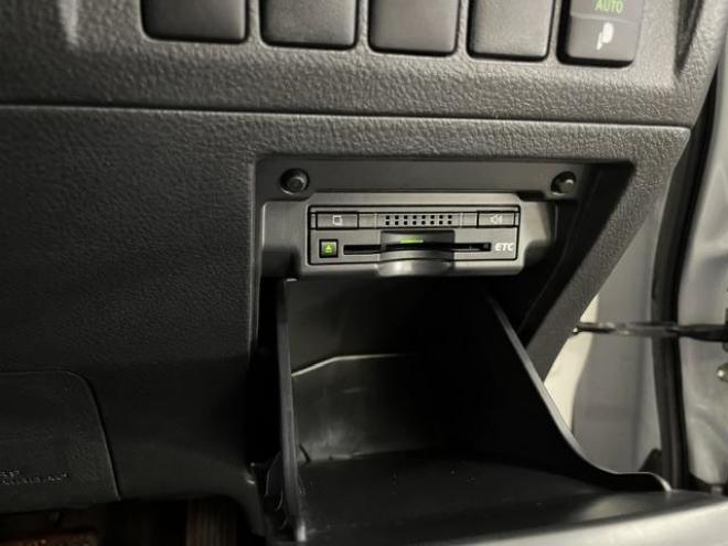 ヴェルファイア２．４Ｚ　ゴールデンアイズⅡ　本州仕入　ワンオーナー　禁煙車　純正リアフリップダウンモニター　純正１８インチＡＷ　社外１６ＡＷ＋スタッドレスタイヤ付　両側パワースライドドア　パワーバックドア　純正ブラックハーフレザーシート　ＥＴＣ 4WD 2400 5Dr