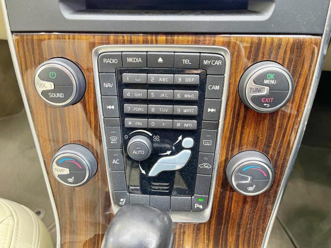 ボルボV60 T6 AWD 4WD 5年保証 サンルーフ ナビTV Bカメ 自社認証工場 車検整備2年付 修復歴無 寒冷地仕様 禁煙