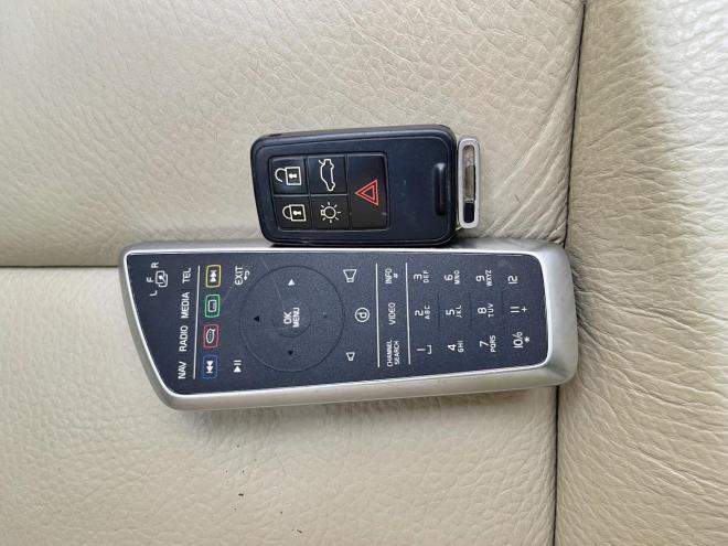 ボルボV60 T6 AWD 4WD 5年保証 サンルーフ ナビTV Bカメ 自社認証工場 車検整備2年付 修復歴無 寒冷地仕様 禁煙