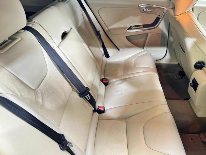 ボルボV60 T6 AWD 4WD 5年保証 サンルーフ ナビTV Bカメ 自社認証工場 車検整備2年付 修復歴無 寒冷地仕様 禁煙