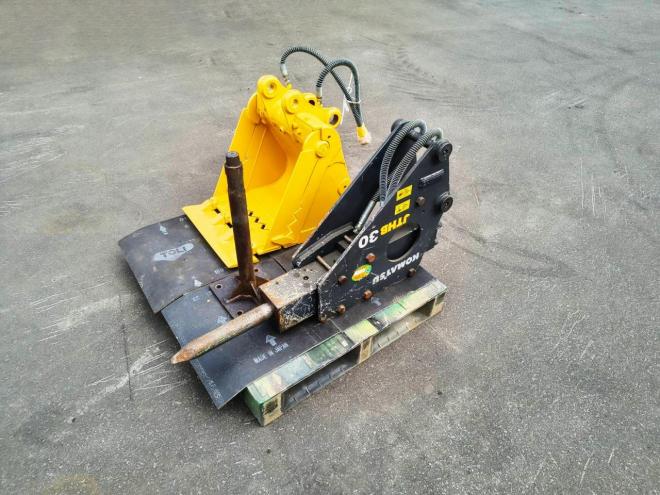 バックホーコマツ　中古　PC30MR-5　配管付　油圧ショベル　建機