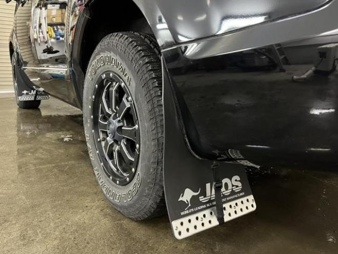 デリカＤ：５　Ｇパワーパッケージ　本州仕入　禁煙車　寒冷地仕様　ＭＫＷ１６ＡＷ＋ヨコハマホワイトレター　新品ＪＡＯＳブラックマッドガード　純正１８ＡＷ＋スタッドレスタイヤ付　アルパインリアフリップダウンモニター　ドライブレコーダー 4WD 2400 5Dr