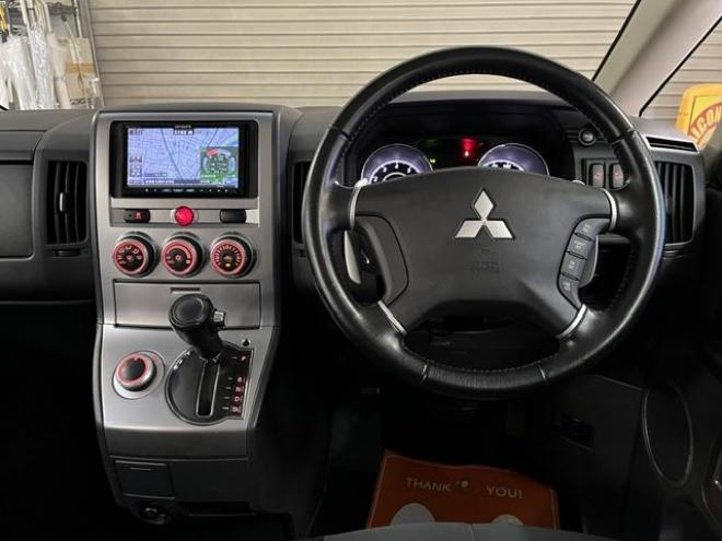 デリカＤ：５　Ｇパワーパッケージ　本州仕入　禁煙車　寒冷地仕様　ＭＫＷ１６ＡＷ＋ヨコハマホワイトレター　新品ＪＡＯＳブラックマッドガード　純正１８ＡＷ＋スタッドレスタイヤ付　アルパインリアフリップダウンモニター　ドライブレコーダー 4WD 2400 5Dr