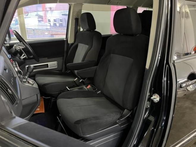 デリカＤ：５　Ｇパワーパッケージ　本州仕入　禁煙車　寒冷地仕様　ＭＫＷ１６ＡＷ＋ヨコハマホワイトレター　新品ＪＡＯＳブラックマッドガード　純正１８ＡＷ＋スタッドレスタイヤ付　アルパインリアフリップダウンモニター　ドライブレコーダー 4WD 2400 5Dr