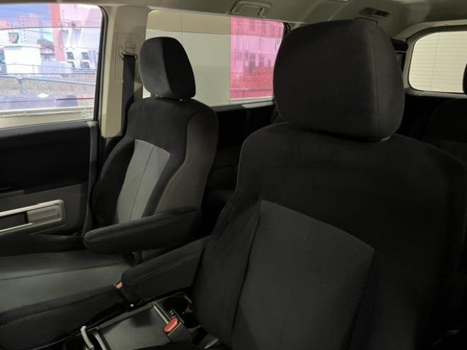 デリカＤ：５　Ｇパワーパッケージ　本州仕入　禁煙車　寒冷地仕様　ＭＫＷ１６ＡＷ＋ヨコハマホワイトレター　新品ＪＡＯＳブラックマッドガード　純正１８ＡＷ＋スタッドレスタイヤ付　アルパインリアフリップダウンモニター　ドライブレコーダー 4WD 2400 5Dr