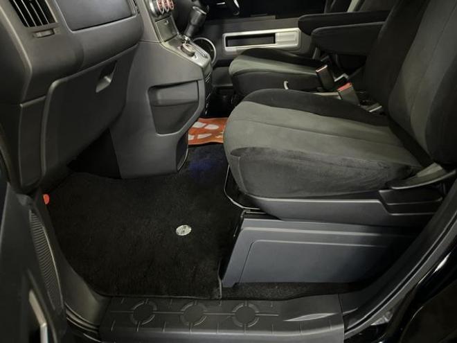デリカＤ：５　Ｇパワーパッケージ　本州仕入　禁煙車　寒冷地仕様　ＭＫＷ１６ＡＷ＋ヨコハマホワイトレター　新品ＪＡＯＳブラックマッドガード　純正１８ＡＷ＋スタッドレスタイヤ付　アルパインリアフリップダウンモニター　ドライブレコーダー 4WD 2400 5Dr