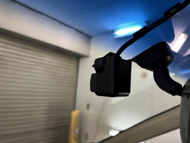 デリカＤ：５　Ｇパワーパッケージ　本州仕入　禁煙車　寒冷地仕様　ＭＫＷ１６ＡＷ＋ヨコハマホワイトレター　新品ＪＡＯＳブラックマッドガード　純正１８ＡＷ＋スタッドレスタイヤ付　アルパインリアフリップダウンモニター　ドライブレコーダー 4WD 2400 5Dr