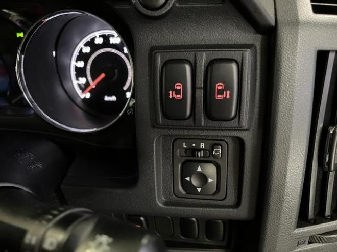 デリカＤ：５　Ｇパワーパッケージ　本州仕入　禁煙車　寒冷地仕様　ＭＫＷ１６ＡＷ＋ヨコハマホワイトレター　新品ＪＡＯＳブラックマッドガード　純正１８ＡＷ＋スタッドレスタイヤ付　アルパインリアフリップダウンモニター　ドライブレコーダー 4WD 2400 5Dr