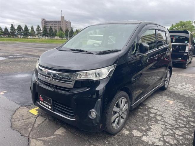eKカスタムＴ　４ＷＤ　ターボ　バックカメラ　ＥＴＣ　オートライト　ＨＩＤ　スマートキー　電動格納ミラー　シートヒーター　ベンチシート　ＣＶＴ　盗難防止システム　ＡＢＳ　　衝突安全ボディ　エアコン　パワーステアリング 4WD 660 5Dr
