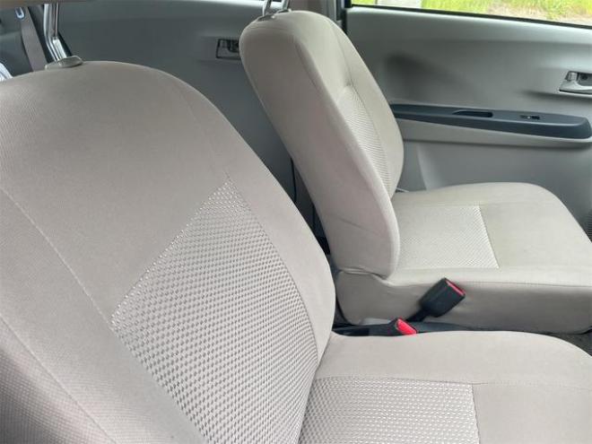 ピクシスエポックＬｆ　４ＷＤ　アイドリングストップ　ＣＶＴ　ＡＢＳ　ＣＤ　衝突安全ボディ　エアコン　パワーステアリング　パワーウィンドウ 4WD 660 5Dr