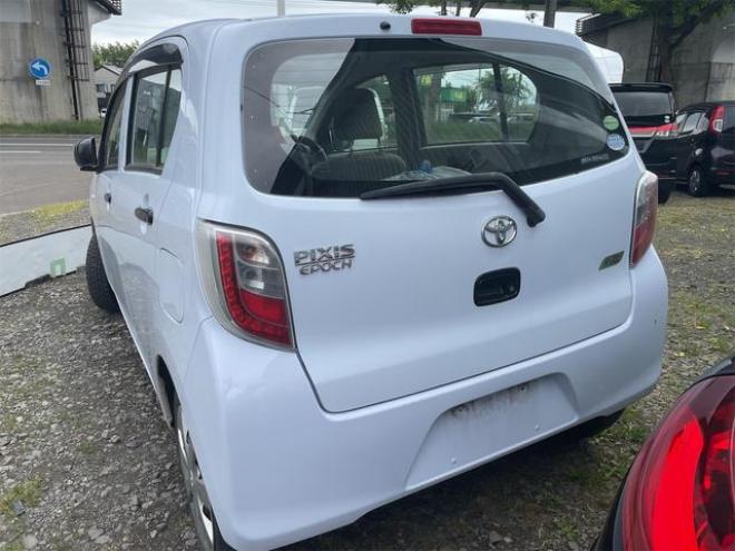 ピクシスエポックＬｆ　４ＷＤ　アイドリングストップ　ＣＶＴ　ＡＢＳ　ＣＤ　衝突安全ボディ　エアコン　パワーステアリング　パワーウィンドウ 4WD 660 5Dr