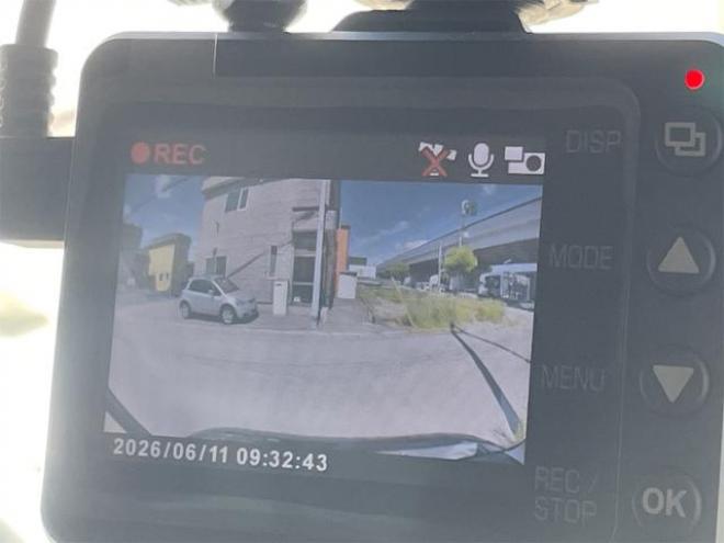 タントカスタムＸ　４ＷＤ　ドライブレコーダー　スライドドア　ＨＩＤ　スマートキー　ベンチシート　ＡＴ　盗難防止システム　ＡＢＳ　ＣＤ　ＭＤ　アルミホイール　衝突安全ボディ　エアコン　パワーステアリング　パワーウィンドウ 4WD 660 5Dr