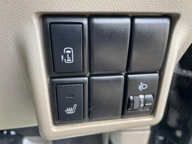 パレットＴ　４ＷＤ　両側スライド・片側電動　ナビ　ＴＶ　スマートキー　シートヒーター　ＣＶＴ　盗難防止システム　ＡＢＳ　アルミホイール　衝突安全ボディ　エアコン　パワーステアリング　パワーウィンドウ 2WD 660 5Dr
