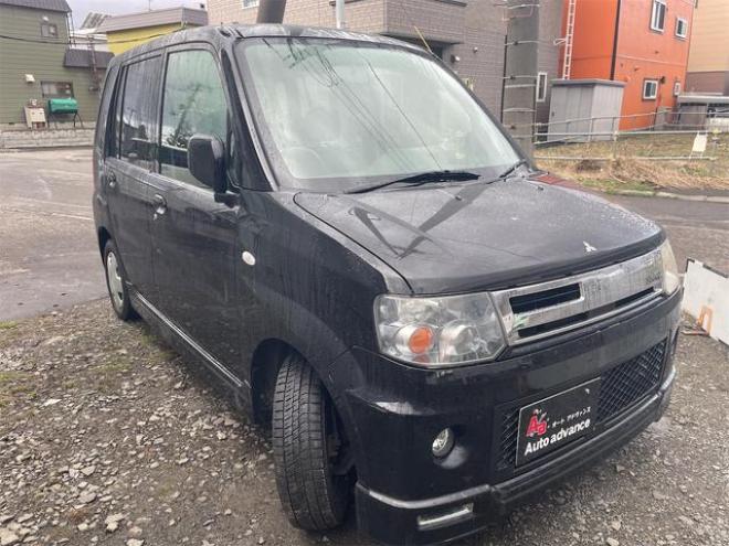 トッポローデストＧ　４ＷＤＨＩＤ　キーレスエントリー　電動格納ミラー　シートヒーター　ベンチシート　ＡＴ　盗難防止システム　ＡＢＳ　ＣＤ　ＭＤ　ミュージックプレイヤー接続可　衝突安全ボディ　エアコン　パワーステアリング 4WD 660 5Dr