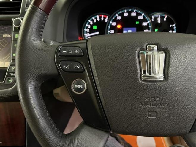 クラウンロイヤルサルーン　ｉ－Ｆｏｕｒ　本州仕入　禁煙車　ＷＥＤＳレオニス１８インチＡＷ　社外１７ＡＷ＋スタッドレスタイヤ付　純正ＨＤＤナビ　フルセグ地デジ　ＤＶＤ再生　Ｂｌｕｅｔｏｏｔｈオーディオ　バックカメラ　純正カードキー　ＥＴＣ 4WD 3000 4Dr