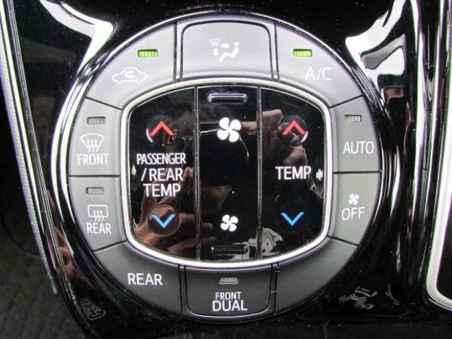 ヴォクシー2.0 ZS ウェルキャブ サイドリフトアップチルトシート車 4WD　プリクラッシュセーフティー/電動スライドドア/クルーズコントロール/社外ナビ/フルセグフルセグTV/バックカメラ 2000