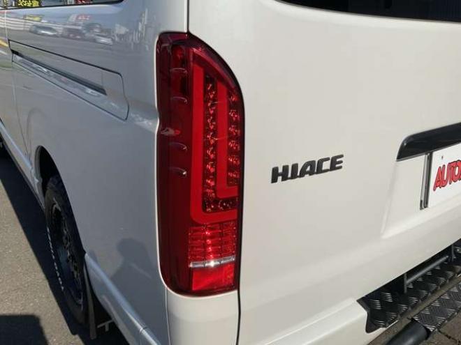ハイエースバン2.7 スーパーGL ダークプライムII ワイド ミドルルーフ ロングボディ 4WD　TOYOオープンカントリーR/Tタイヤ　ナイトロパワーM29スティンガー16インチAW　ワンオーナー　両側パワースライドドア　ETC　Pivot製オートクルーズ付きスロコン　Tom's製テールライト　JAOS リヤスキッドバー 2700