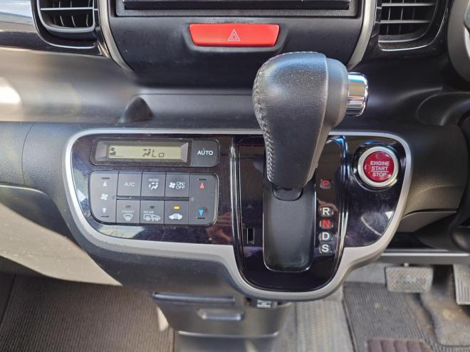 N-BOX カスタムGターボSSパッケージ　ユーザー買取車　当店販売車両　社外ナビ・TV・バックカメラ　Bluetooth　エンジンスターター　ドラレコ前後　プッシュスタート　ETC　オートライト機能　ドアバイザー　タイミングチェーン　JC08モード燃費18.2km/リットル　4WD 660 5Dr
