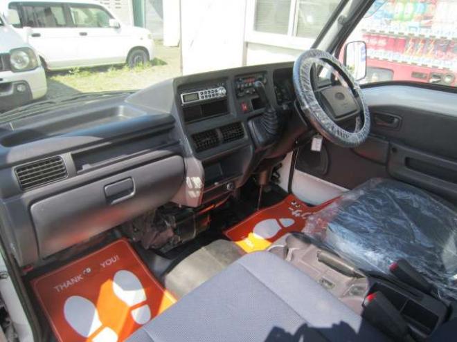 サンバートラック TC 三方開 4WD　4WD 道外仕入れ 走行26000km オートマ エアコン パワステ パワーウインドキーレス CD 社外アルミ スタッドレス+ホイールセット積込み 1年間走行無制限保証付 660
